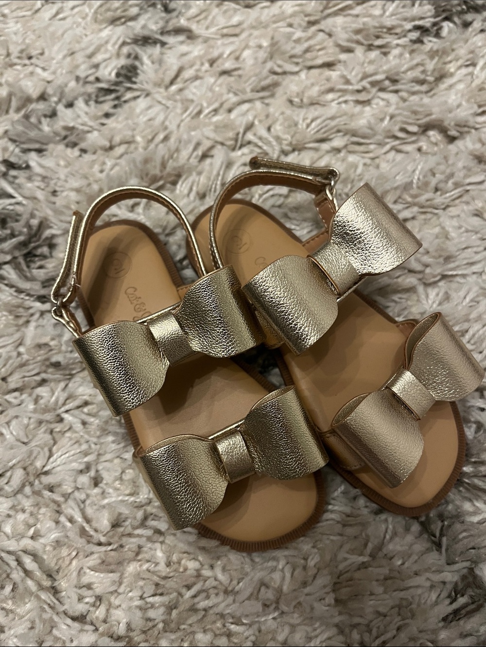 Cat and Jack Toddler size 9 bow sandal. Gold. New. No tags. Never worn.